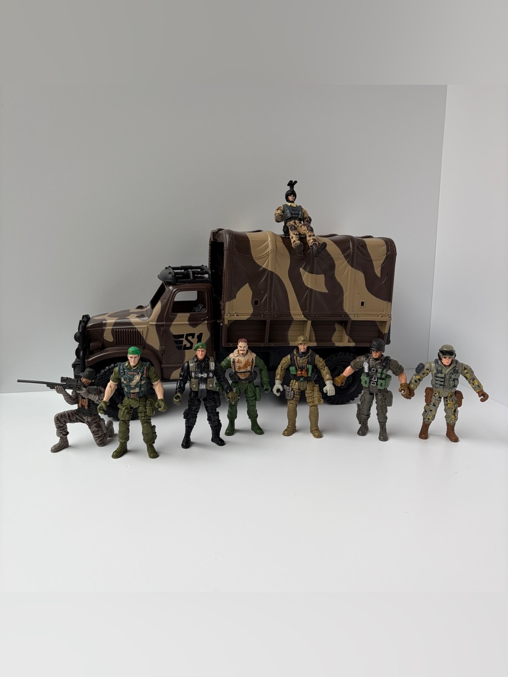 Chap Mei 2008 True Heroes Soldier Force Troop Transporter Toys R Us & Figures